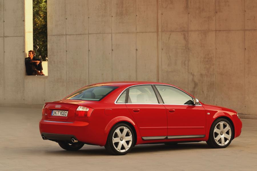  Audi S4 Sedan (B6, 8E) 2003 года  (фото 4 из 18)
